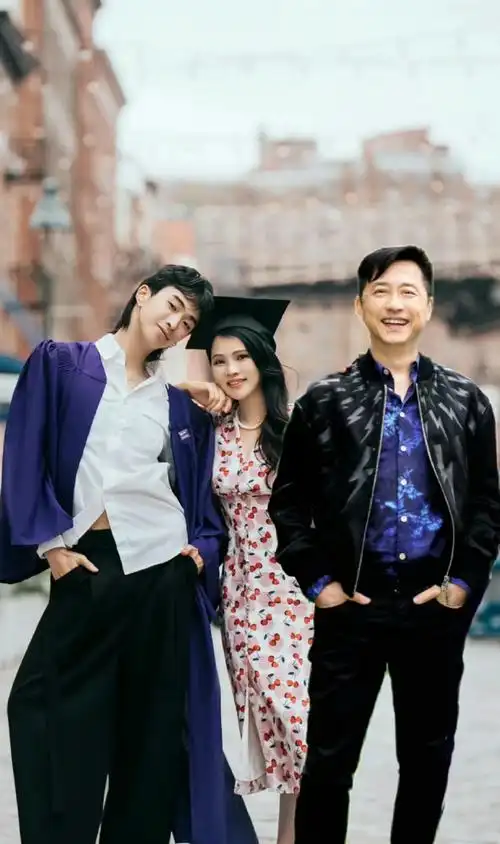 庾澄庆伊能静哈利合照