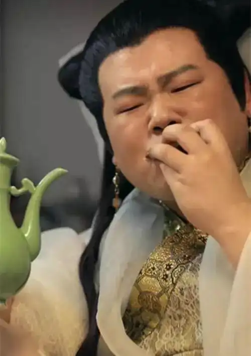 了银幕 之后各类版本层出不穷,从顶配版的赵雅芝 到拼夕夕版的岳云鹏