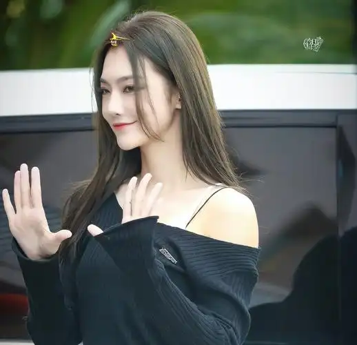 黄景瑜|黄景瑜《他从火光中走来》制服造型好飒!看到张婧仪:港风美人!