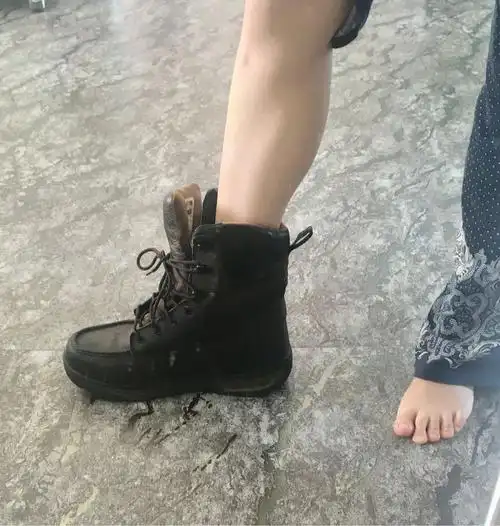 拥有45 码的大脚是种怎样的体验?