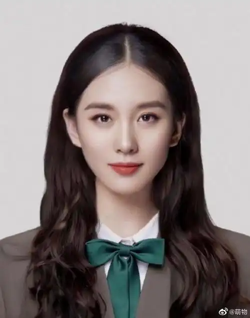 来点漂亮女明星证件照吧😍😍😍