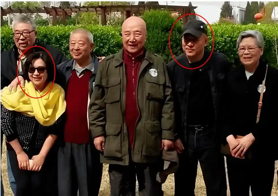 直到2015年,《少林小子》33周年的聚会上,李连杰和黄秋燕罕见同框