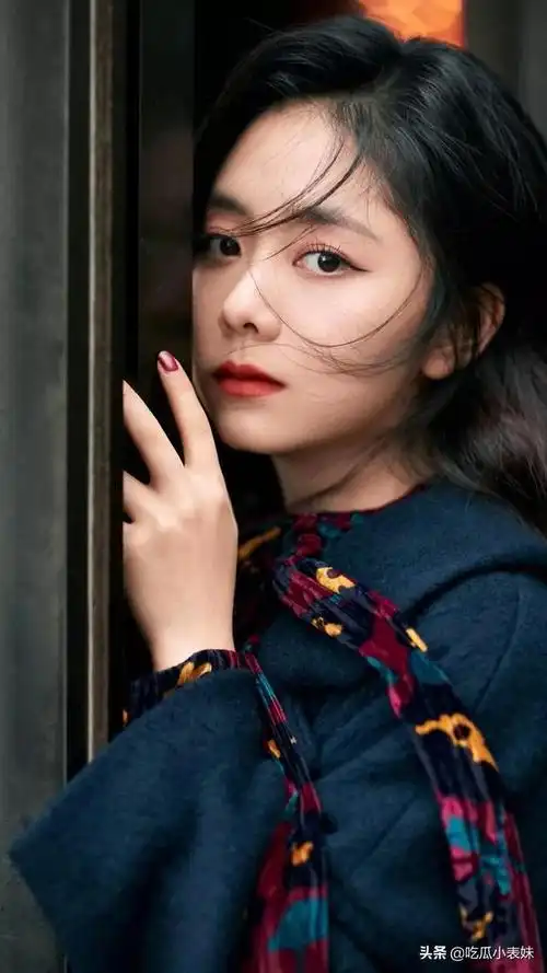 谭松韵迷人的娃娃脸甜美可爱