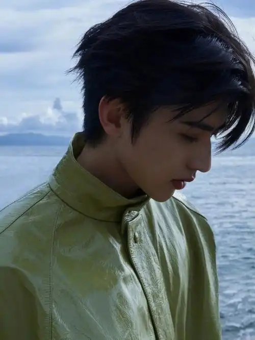 蔡徐坤这个封面表现力帅到你了吗71