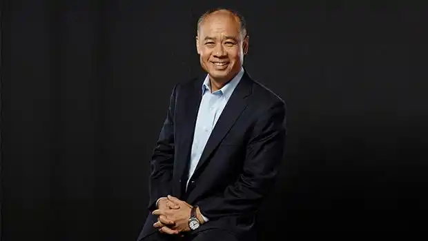 55岁李宁真幸福!身价超过100亿不说,12岁女儿已成大美女