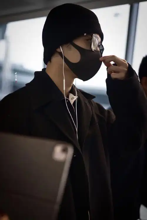 肖战超话#gucci和tods接机肖战#高奢不高冷,只暖真巨星@x玖少年团肖战