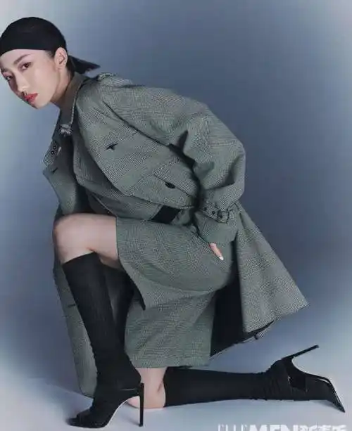 孟美岐登《新青年》封面,长发过臀风格百变,中性范儿格外亮眼_李佳琦