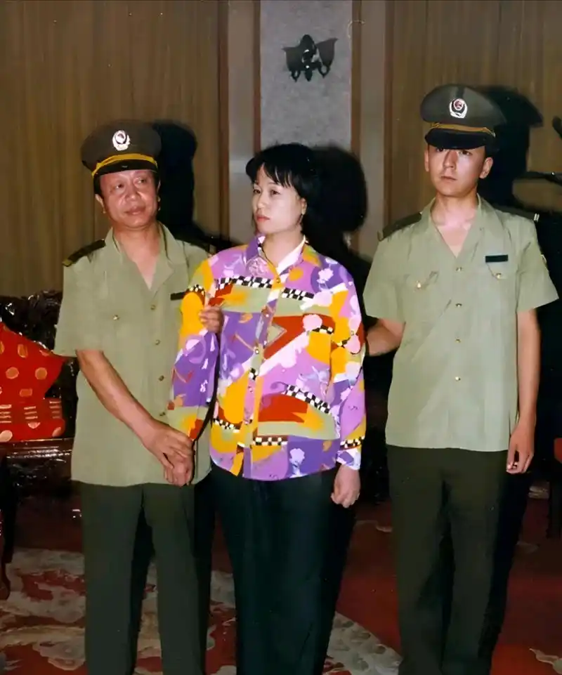 2000年,刘艺霞与丈夫李少洋,双双被判死刑,当时消息一传出,震惊了社会