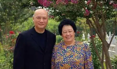 "唐僧"老婆是身价数百亿的中国女首富,这才是姐弟恋楷模