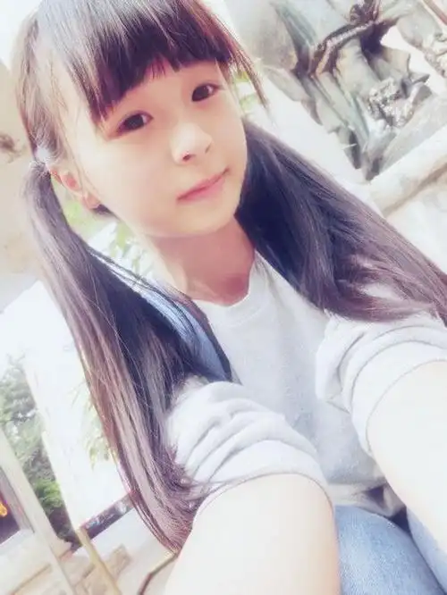 超萌可爱女生个性qq皮肤图片_相爱只是一场意外