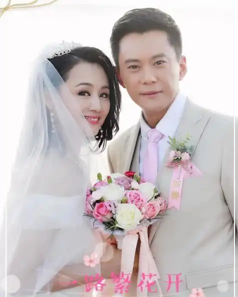 曹颖终于瘦回来了与老公王斑大秀恩爱