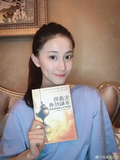 艺术体操女神张豆豆社媒晒美照清爽衬衣出镜颜值更胜当年