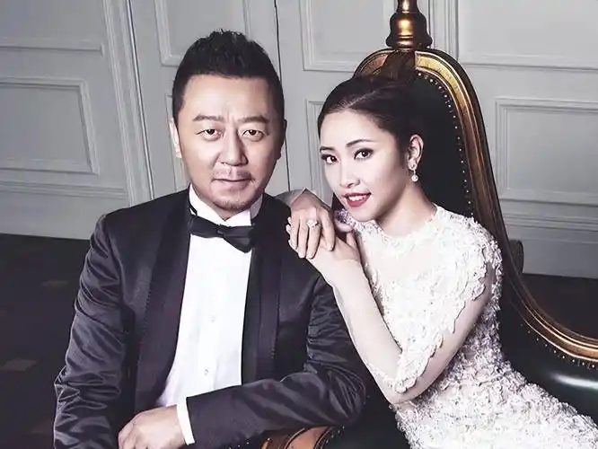 演员郭涛:娶小15岁妻子,婚后连生两胎,如今事业有成幸福美满_表演