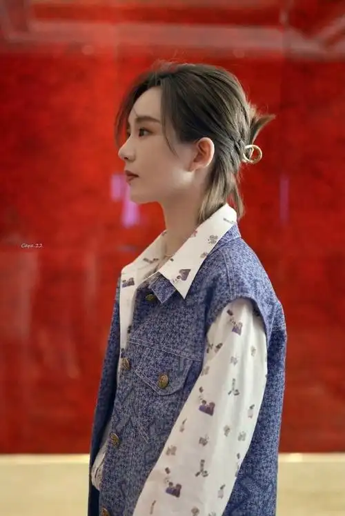 陆柯燃温柔盘发造型##陆柯燃金属抓夹长发造型