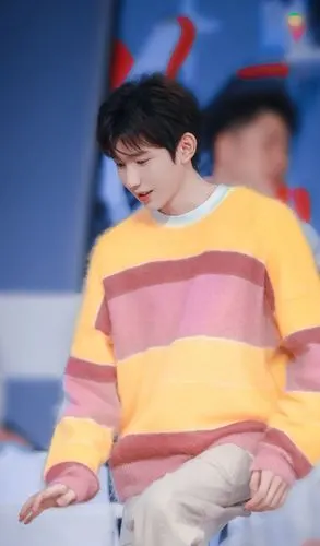 王源扮演奥特曼并完美卡点音乐人王源秀到众人