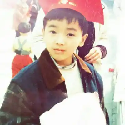 华晨宇小时候