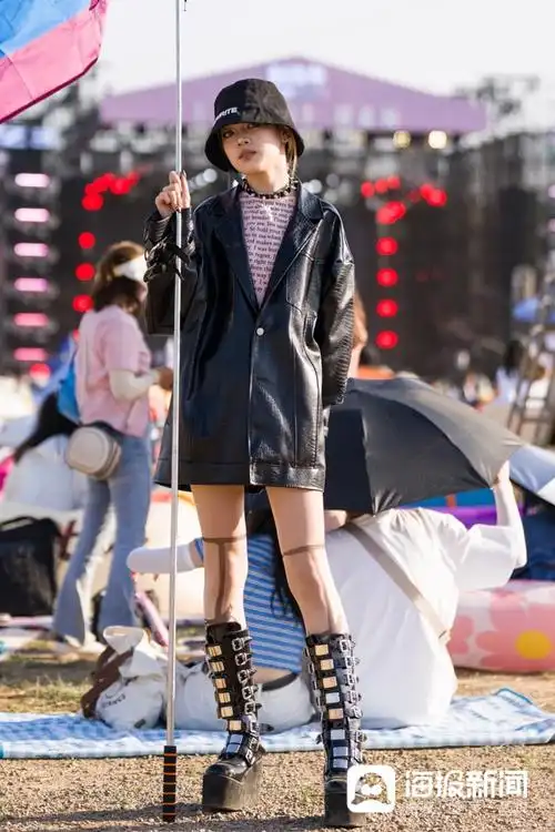 【组图】街拍:看济南新青年音乐节上的"时装秀"_山东新闻_大众网