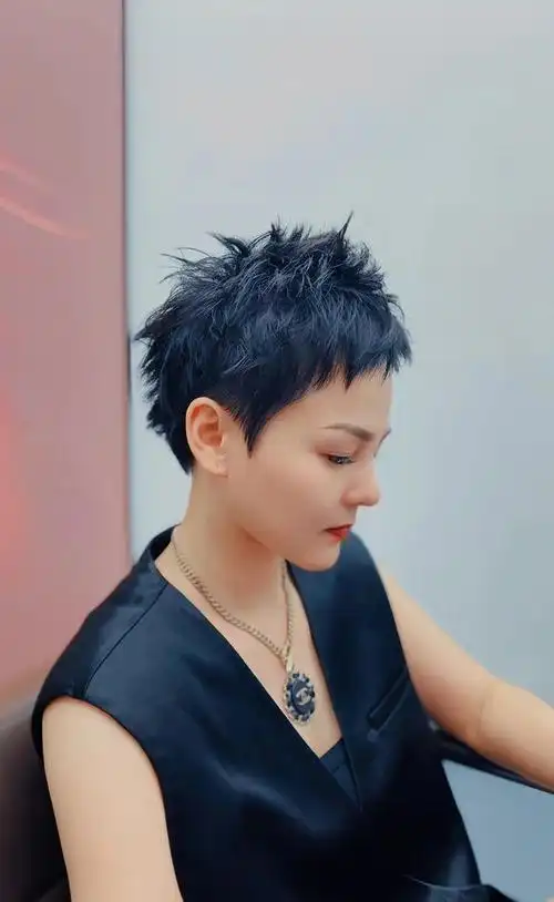 爆款女士短发来了,个性时尚有特色,喜欢别错过|发型|脸型|露耳|波波头