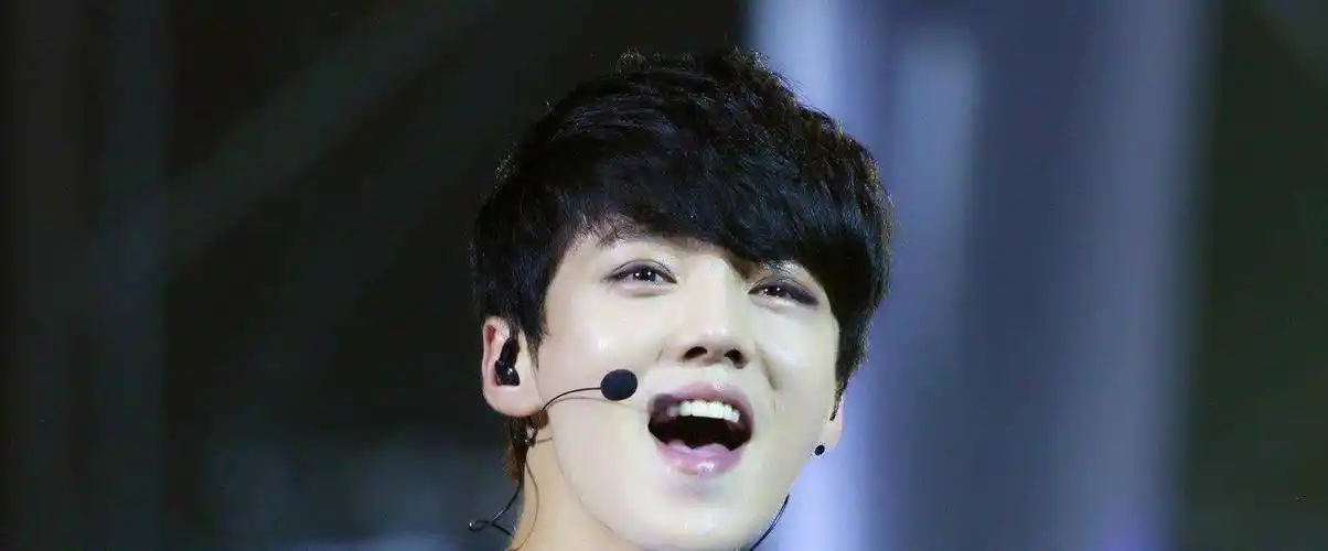 不过幸运的是,鹿晗在exo团队的时候就获得了不少人气.