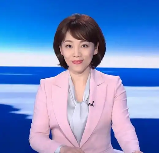 回顾主持劳春燕婚后与丈夫分居17年38岁仍高龄产子她图什么