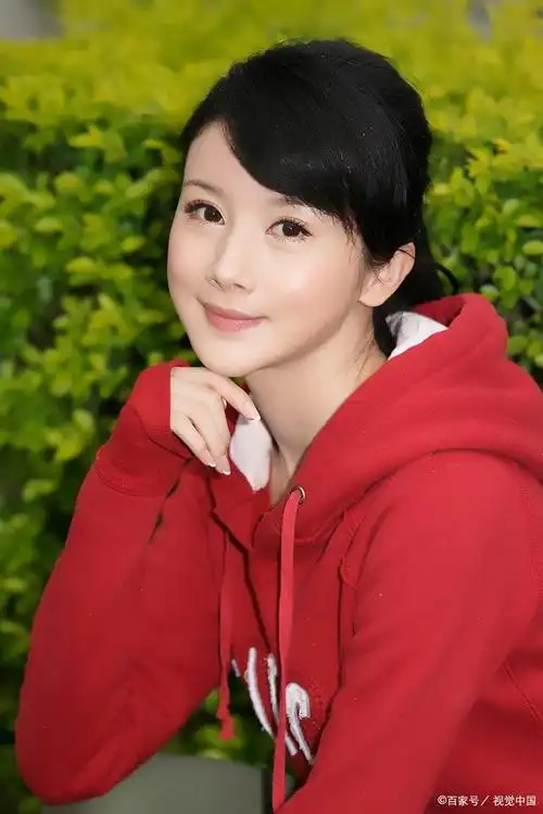 近期,演员孙菲菲在社交媒体上发表文章,揭露自己在2010年拍摄电视剧