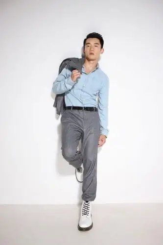 郑恺  百度身高:178cm