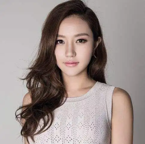 她是张国立唯一女徒弟,嫁大13岁富豪风光无限,如今老公被传快破产了?