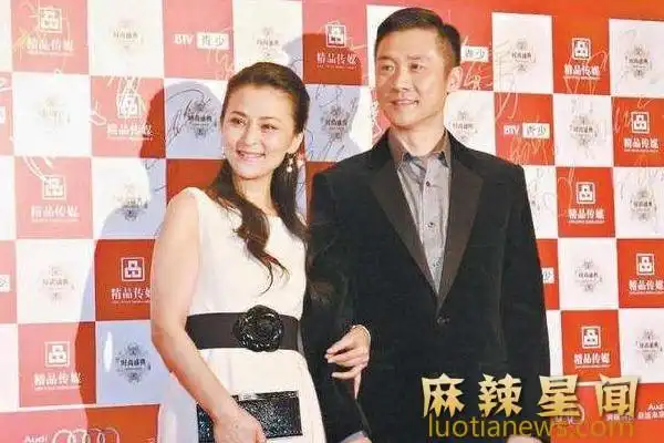 何音现任老公的照片小9岁的丈夫许云帆与陈坤是同学