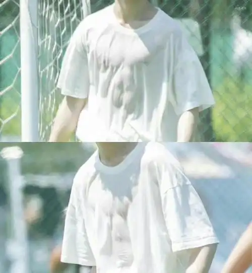 丁程鑫的腹肌线条