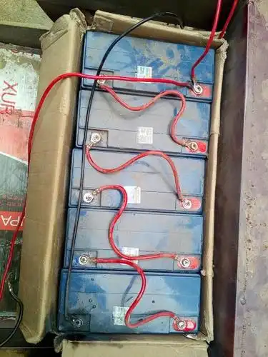 控制器的正负极接线时候是不是对应电瓶的正负极?