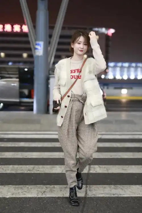 春天到了,我已经开始怀念女明星的机场街拍了