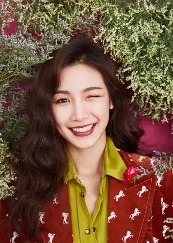 张南生日写真曝光 大展中性魅力"攻"气十足