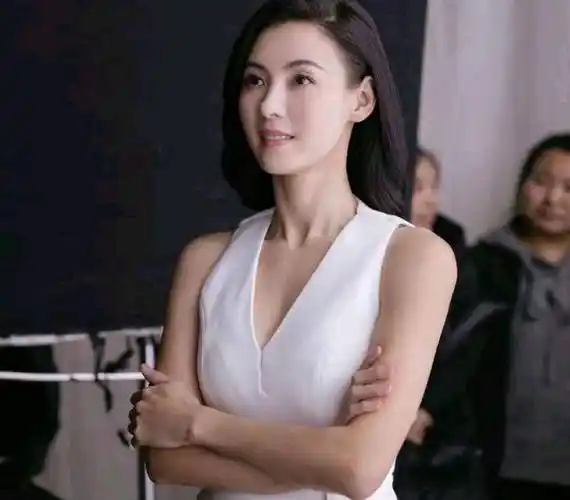 当年曝出1400张照片,毁了张柏芝,陈冠希的电脑维修员,