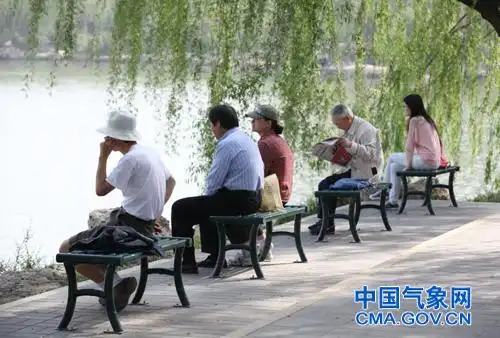 北京气温持续攀升 夏天脚步越来越近