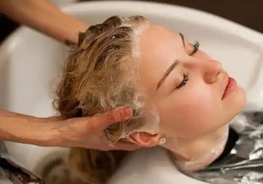 烫完头发第二天可以洗头吗?