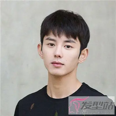 男生流行学生头发型时尚帅气释放青春魅力