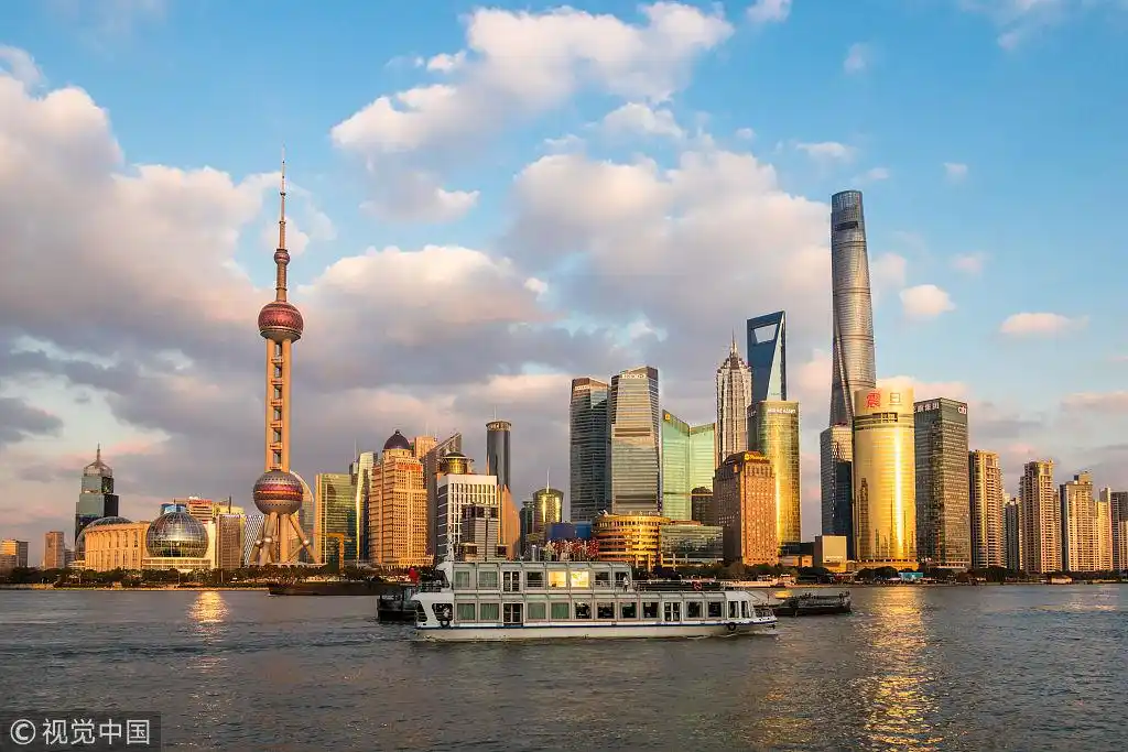 上海外滩落霞缤纷 陆家嘴摩天大楼城市风景优美