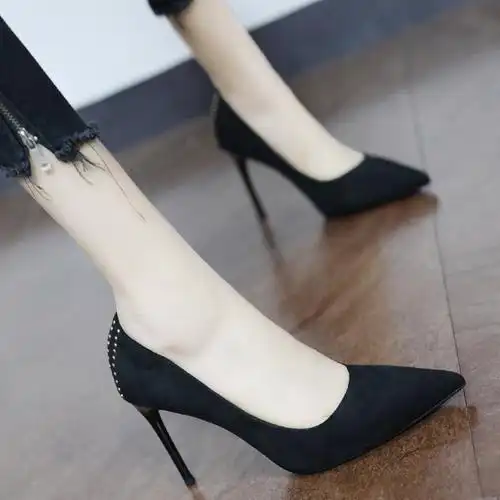 高跟鞋女细跟2020春夏新款欧美性感百搭铆钉黑色时尚尖头工作单鞋