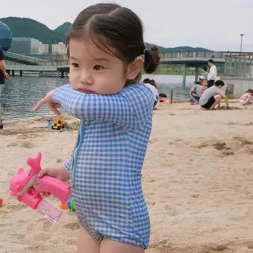 5岁小女孩凭"表情包"爆火ins!网友:糟糕,迪士尼在逃公主藏不住了!