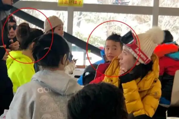 baby小海绵日本滑雪照片曝光 小海绵多大了正面照长什么样子