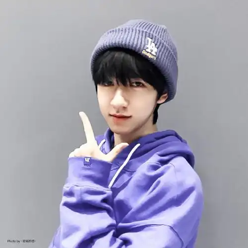 贺峻霖蓝色系随拍