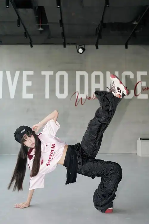 女生会跳街舞真的可以帅你九条街!