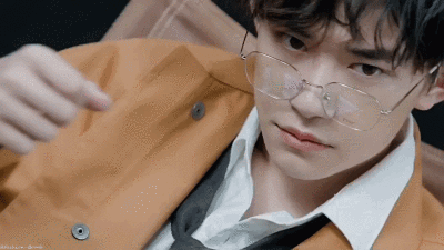 易烊千玺 写真 gif动图