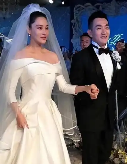 和李晨分手后她搬进豪宅结婚生子如今已全部洗白家庭幸福美满