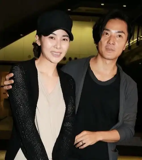 56岁郑伊健被偶遇,身段发福胡子拉碴,与古惑仔形象截然不同