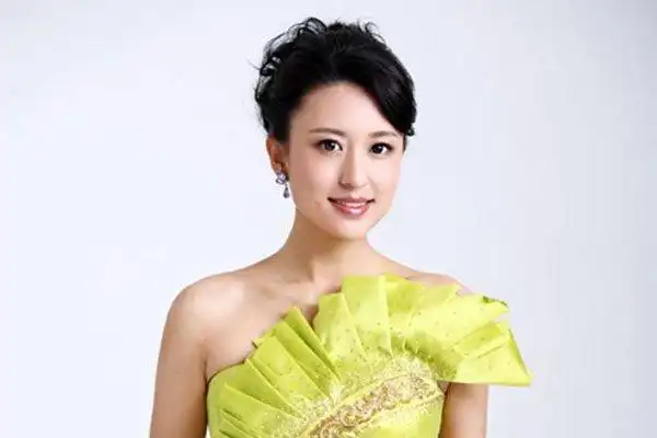 张蕾的个人资料如下:1979年4月1日出生于山西省阳泉市,中央电视台综艺