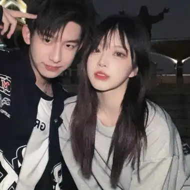 占有欲很甜的高清情侣头像简直甜到骨子里啦,高清又很火的情侣氛围感