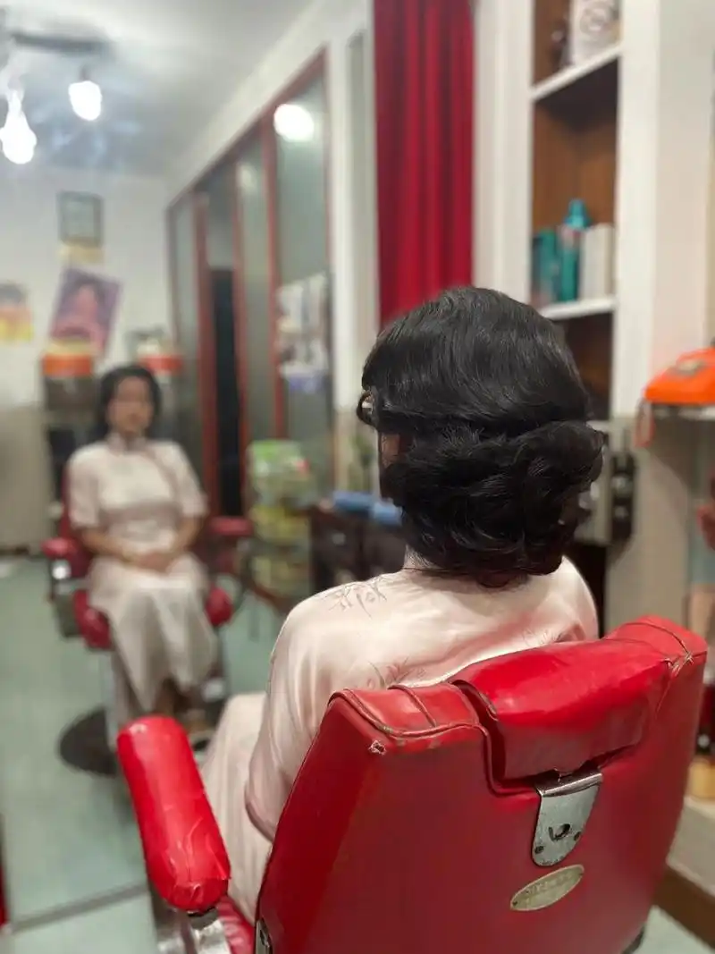 上海复古美发屋|老师傅手推民国波纹卷发 第一次尝试用老式烫发机烫头