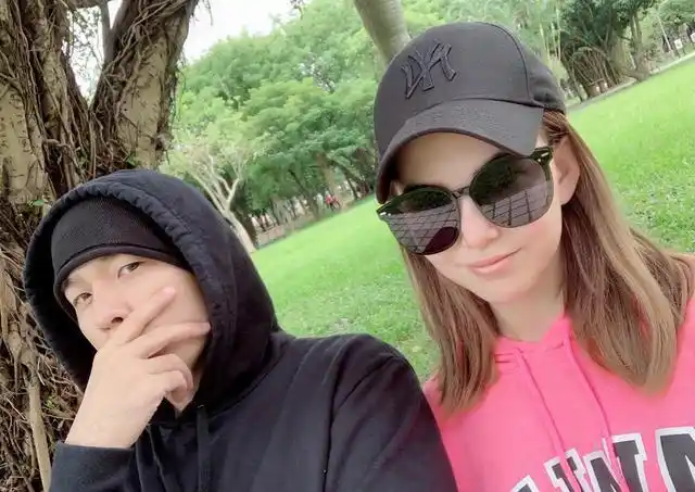 昆凌晒出与库里合照,周杰伦吃醋留言:看到我都没笑那么开心!