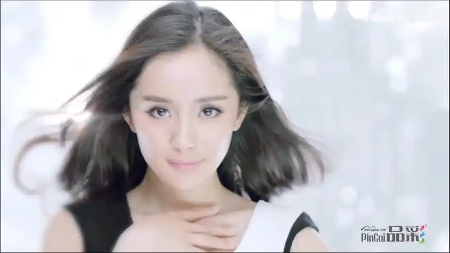 丝袜广告杨幂丝袜广告及彩绘尽显修长大美腿